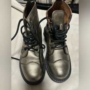Size 6 John fluevogs